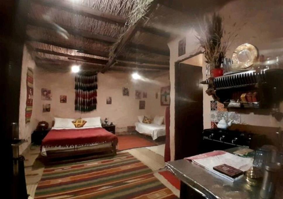 Dahshour Mudhouse Fayoum Desert Road 35km From Giza Pyramids Cairo